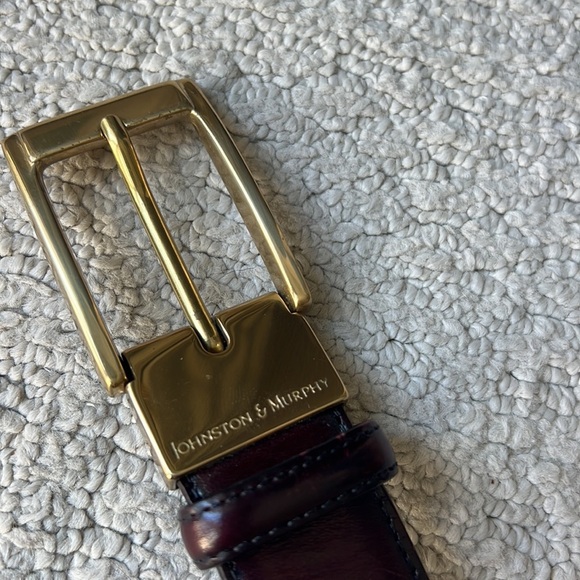 Johnston & Murphy brown leather with solid brass buckle belt - Picture 4 of 9